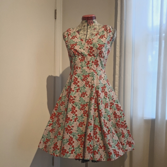 Heart of Haute Dresses & Skirts - Heart of haute swing dress size M